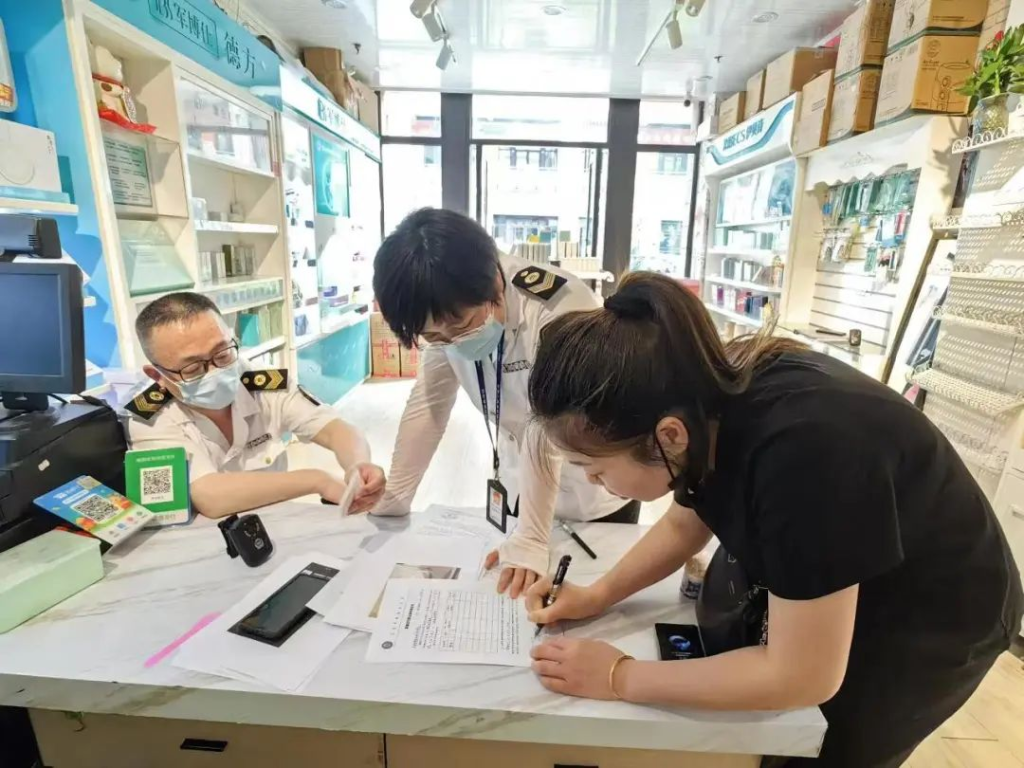 南通卫监："美甲店"为顾客注射"减肥针"被罚
